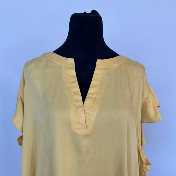 ANDREE BY UNIT Yellow Blouse with Elegant Design - Picture 2 of 9